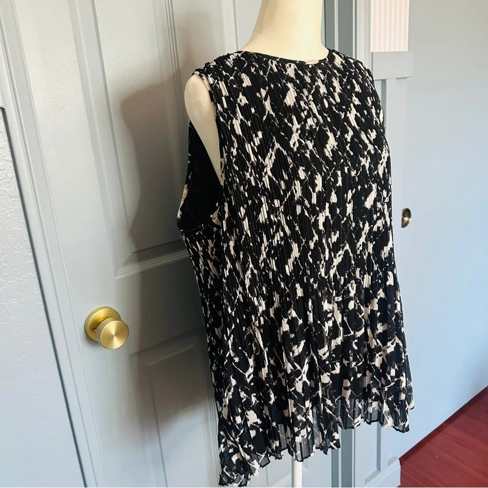 NEW Halogen Women’s XXL Black and White Pleated Tank Top Blouse - Picture 3 of 8